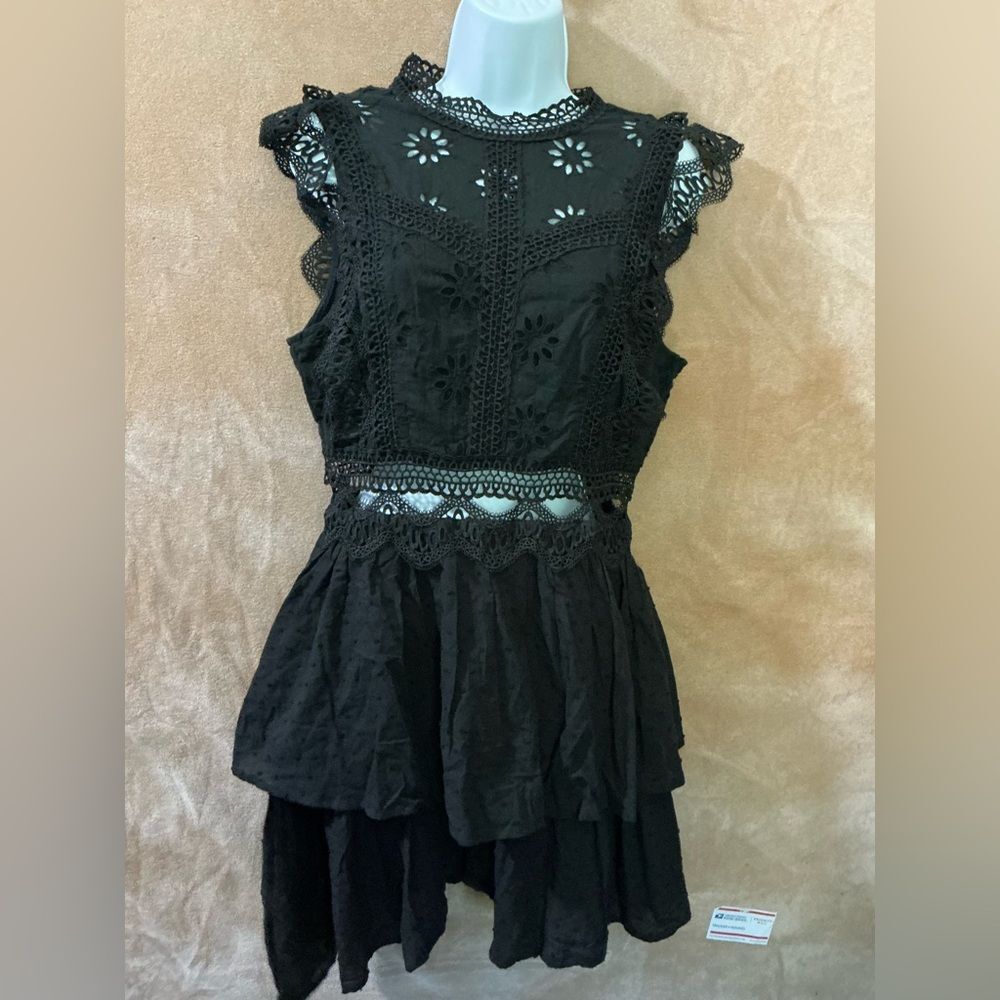 ENTRO Black Lace Sleeveless Top-Medium‎